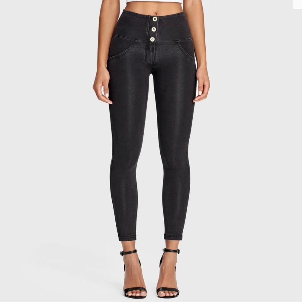 MOST FLATTERING JEANS! 🔥 High-Waisted Black Jeans for Women with WR.UP material